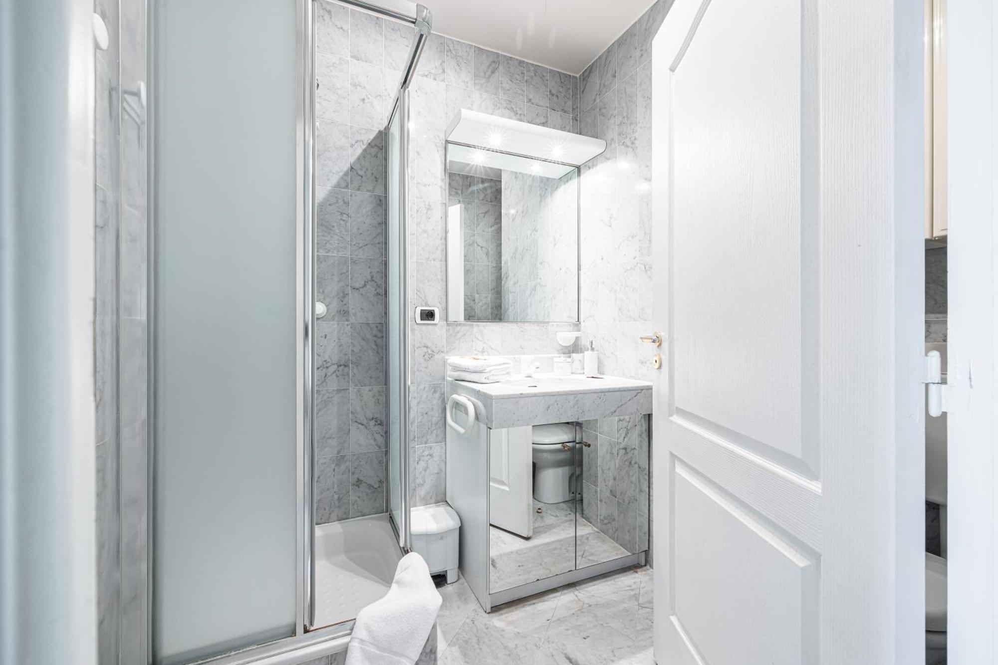 Victoria Bergamote Attic - Happy Rentals Ментона Екстериор снимка